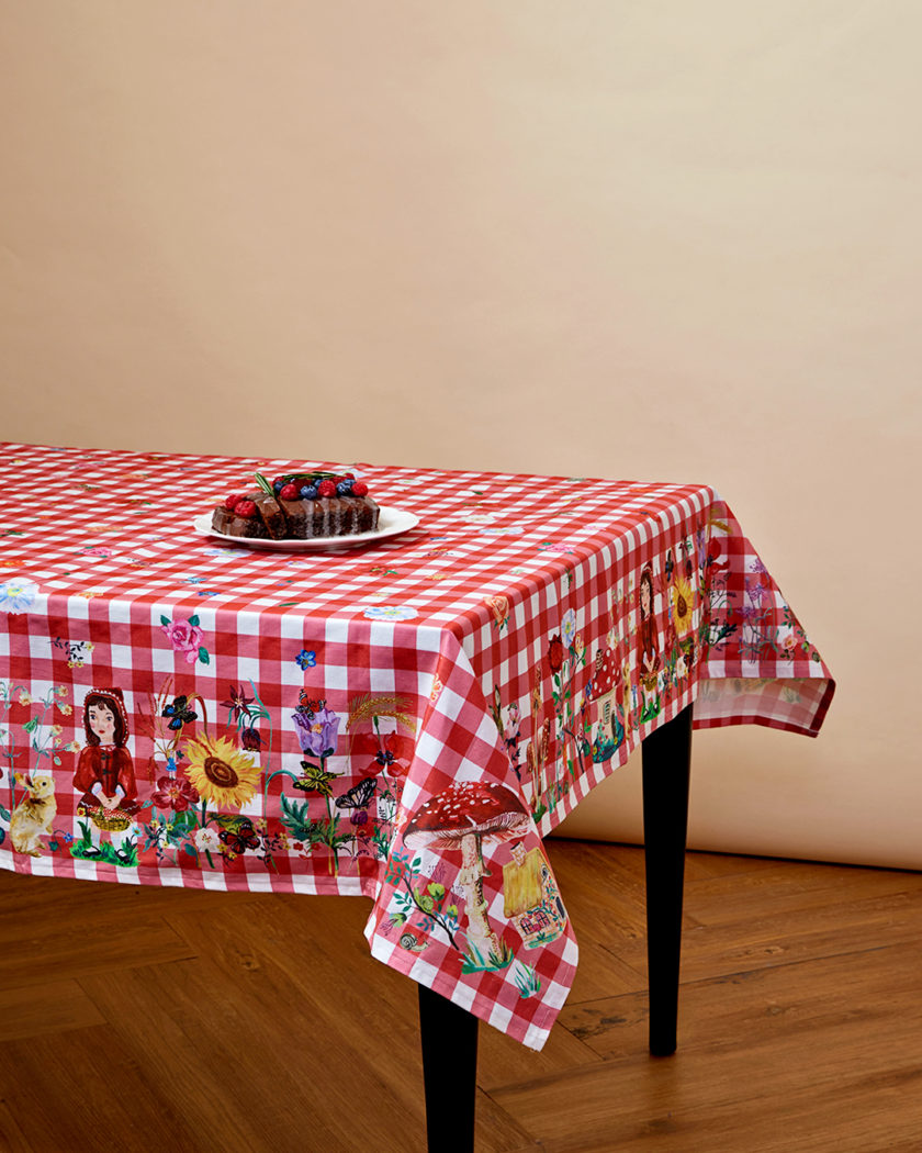 Maggie's Cottage Tablecloth SRETSIS