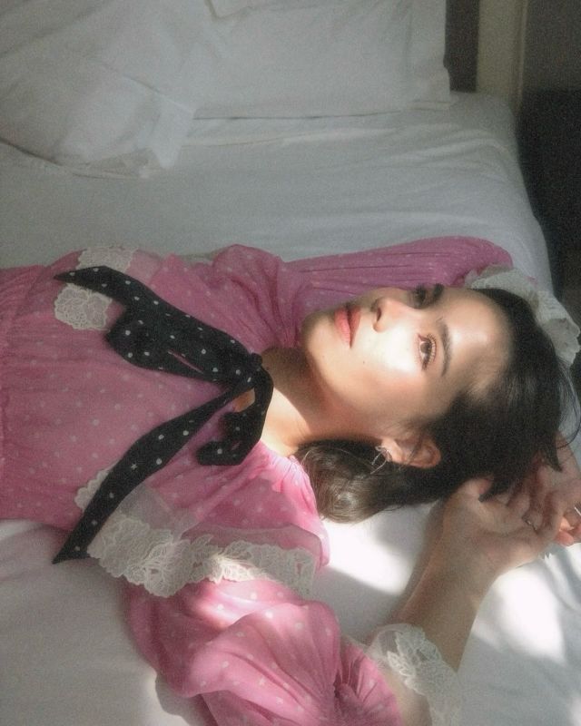 Repost of @urassayas in Sretsis Fall - Winter 2024 Make up by @andisoon Hair by @robirt_99